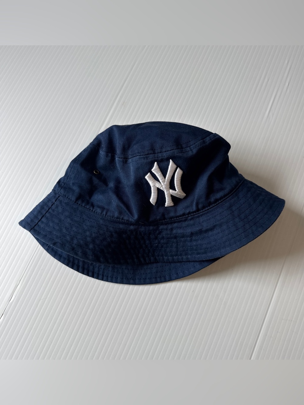 New York Yankees Navy Bucket Hat White NY Logo Y2K Streetwear MLB Baseball